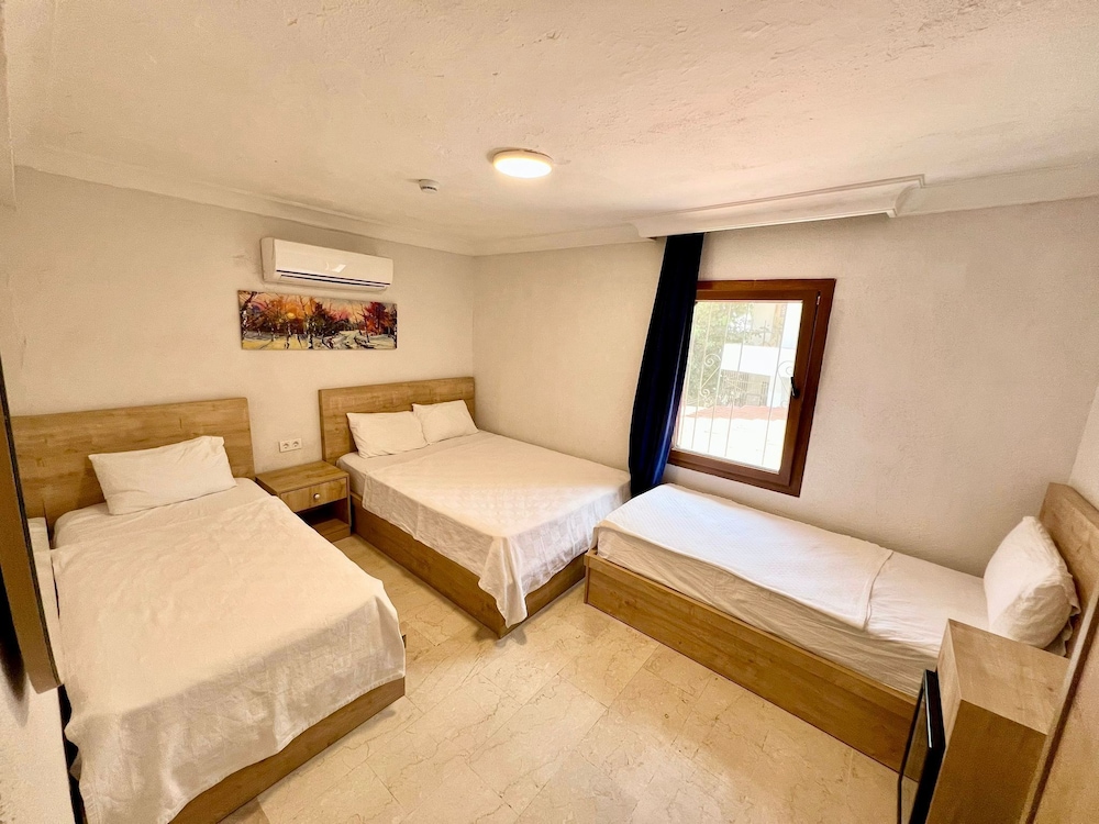 Ados Hotel 17/56