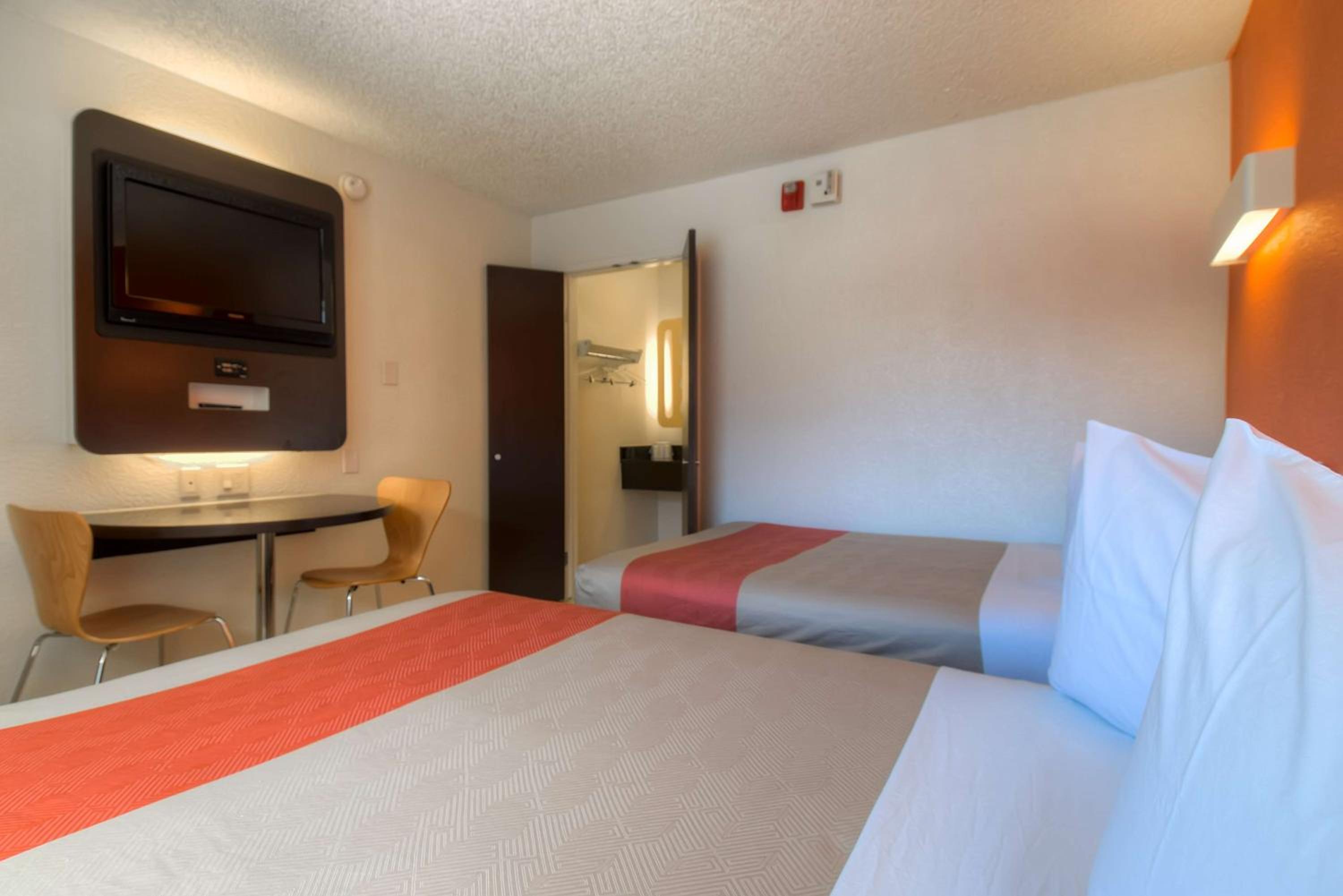 ROOM, QUADRUPLE