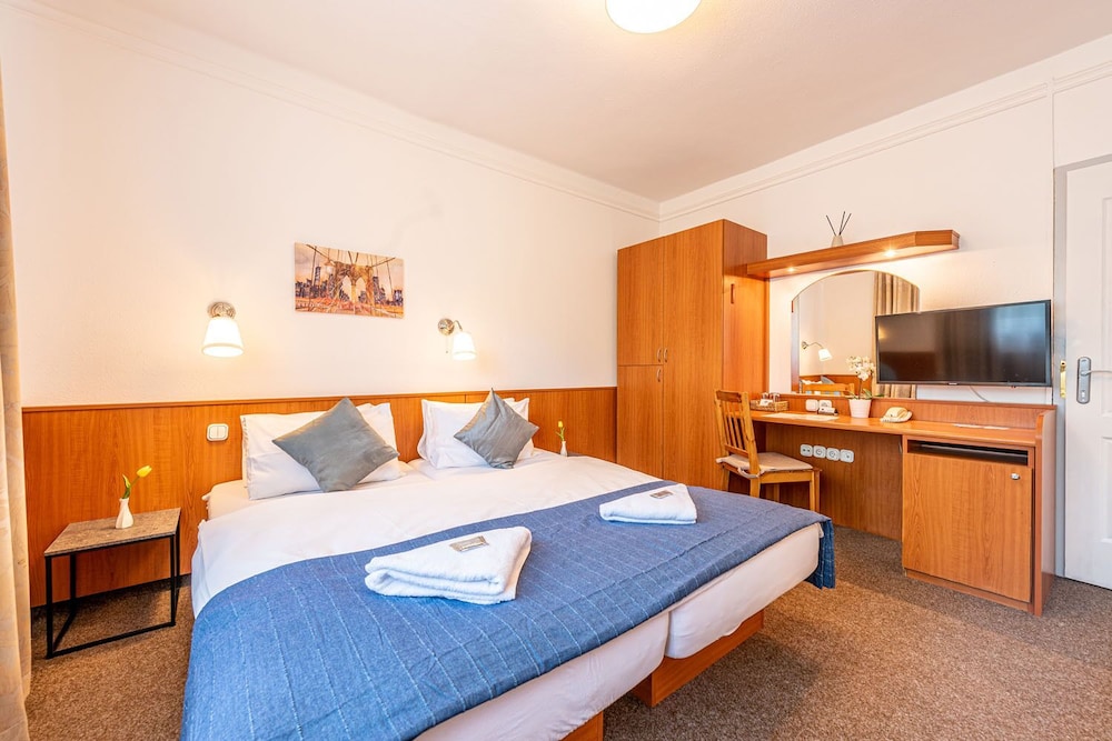 KORONA PENSION 23/71