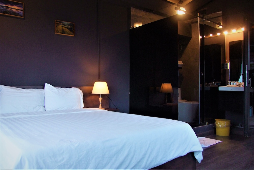 Oasis Hotel & Apartment 14/50