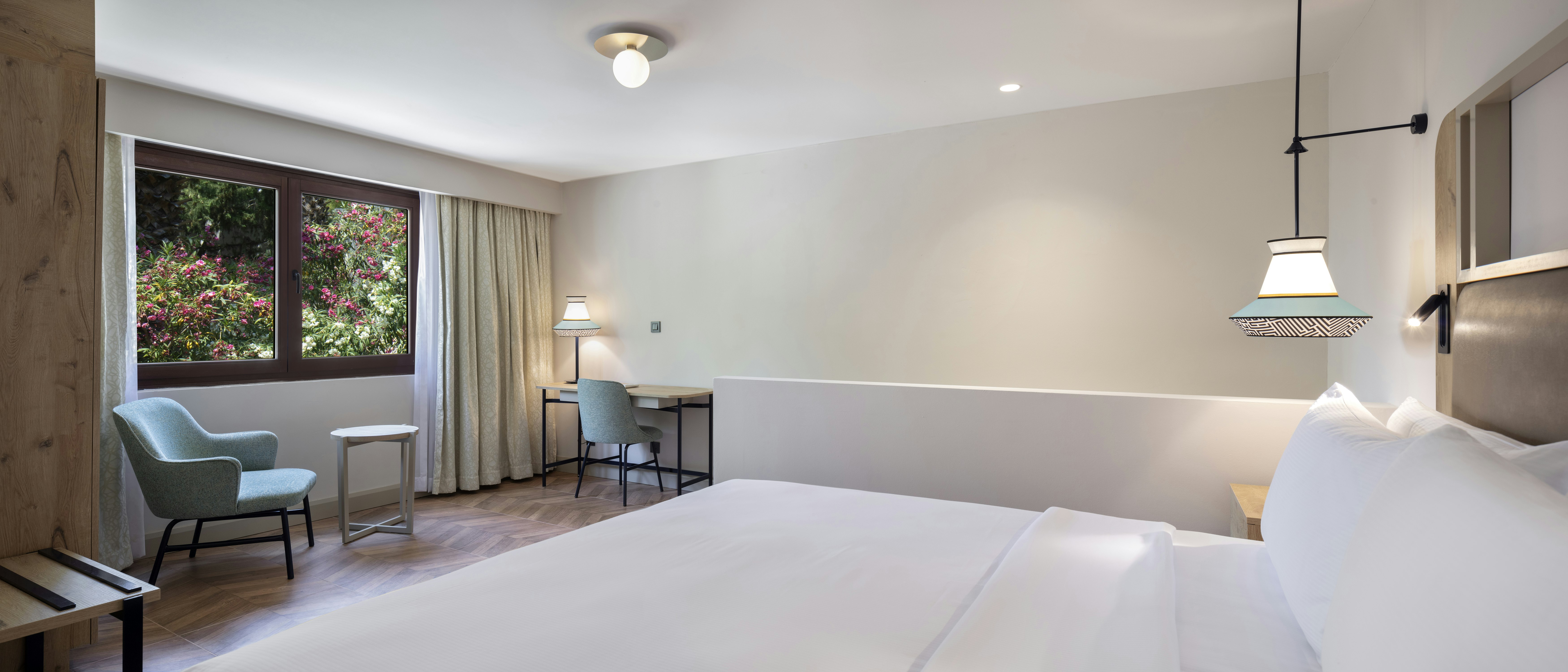 DUPLEX, KING BED