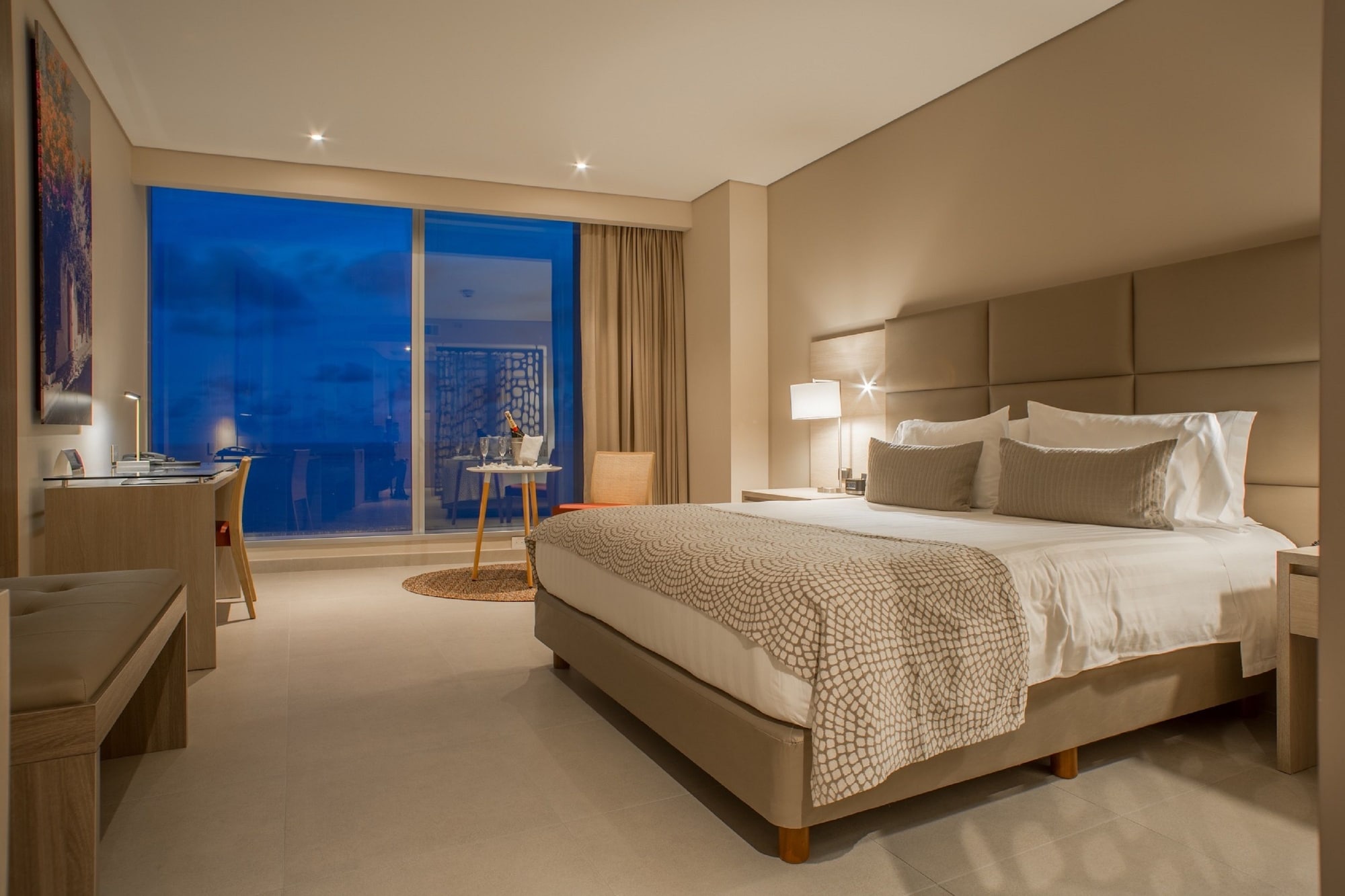 SUPERIOR, KING BED