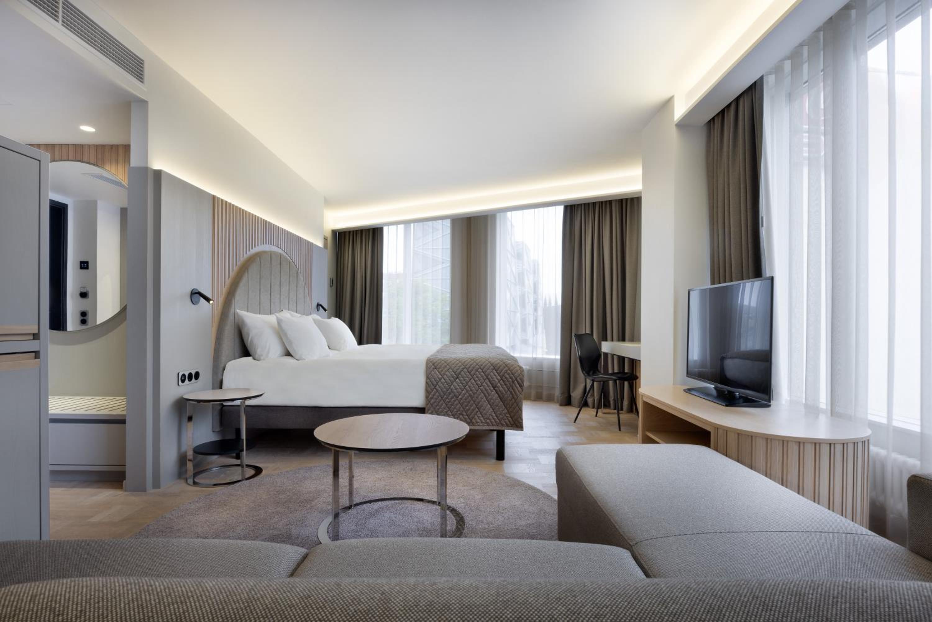 Deluxe, Family, King Bed