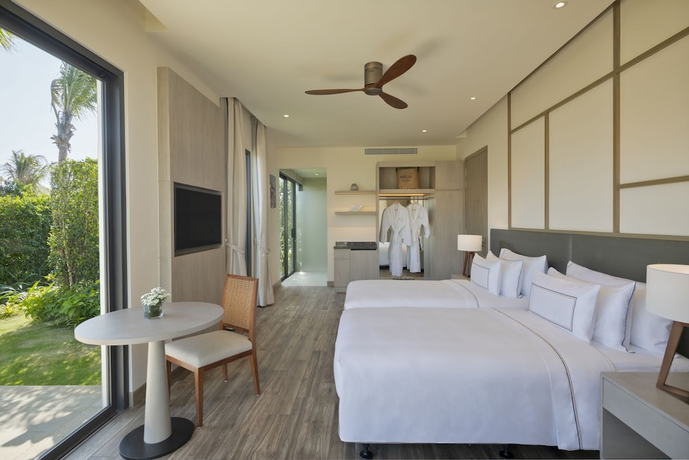 2 Bedrooms, Pool, the Level, Villa, Lake Front