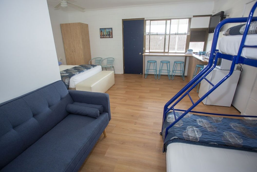 Moffat Beach Motel 32/62