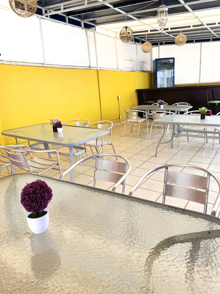 Amigo Suites Hotel 38/43