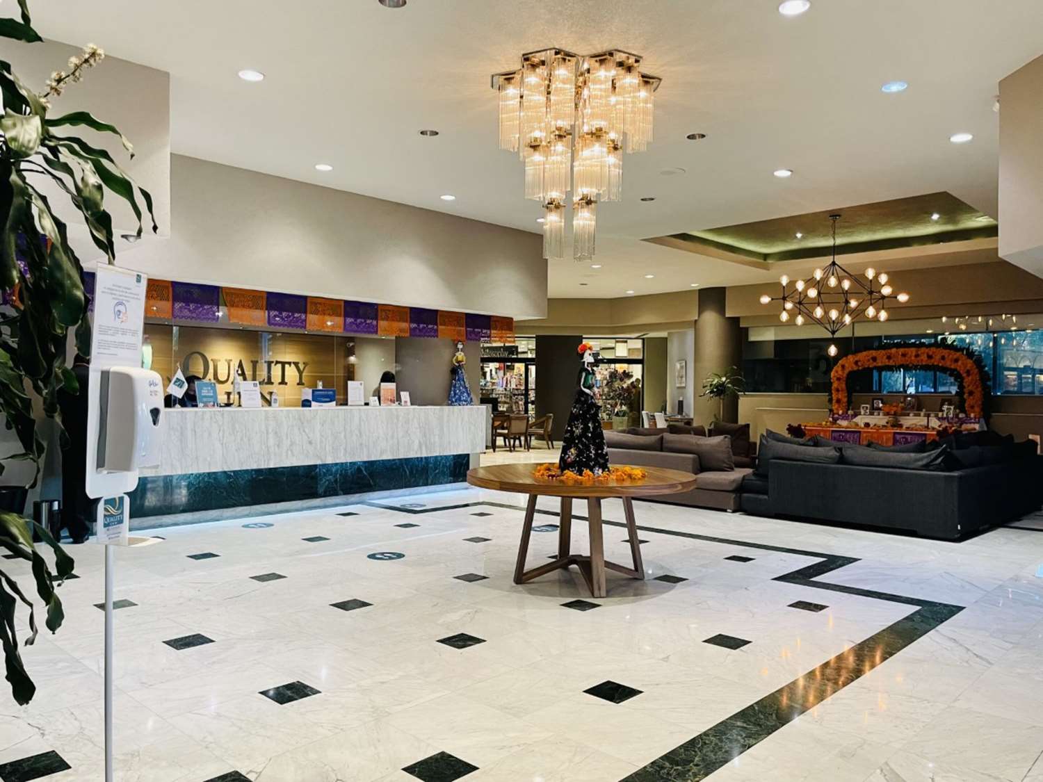 Hotel La Joya 2/19
