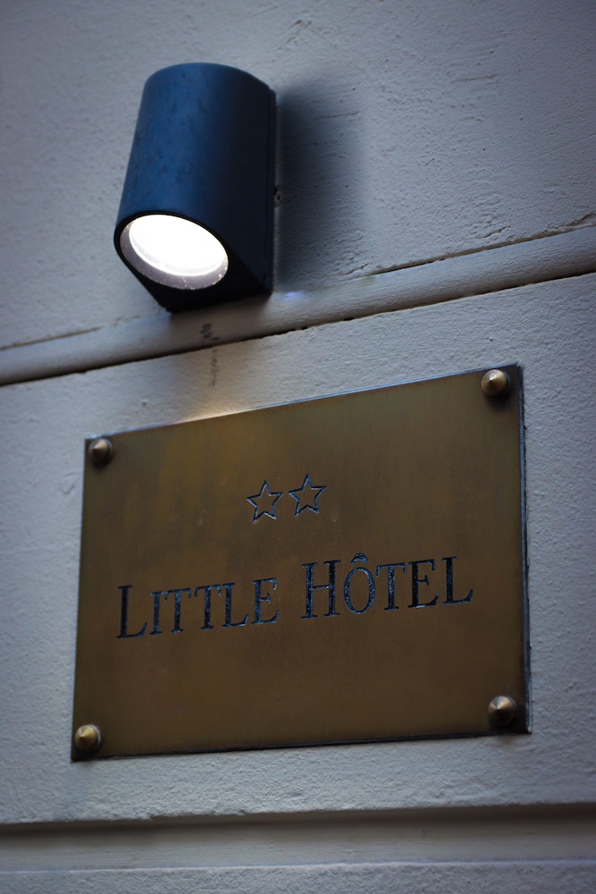 Little Hotel 2/32