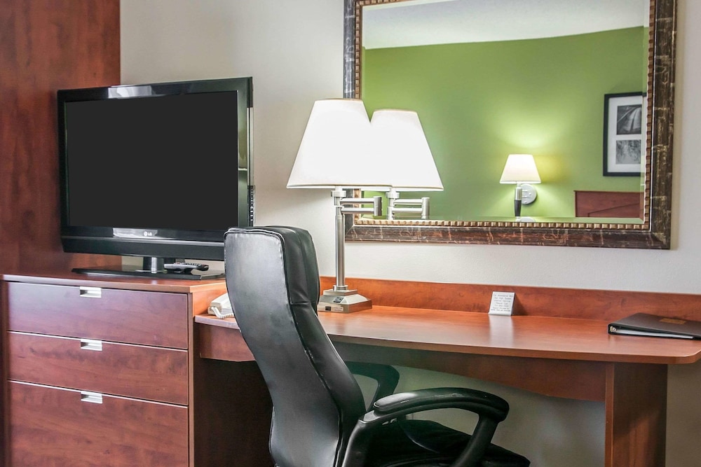 Sleep Inn and Suites Conference Center And Water Park 43/52