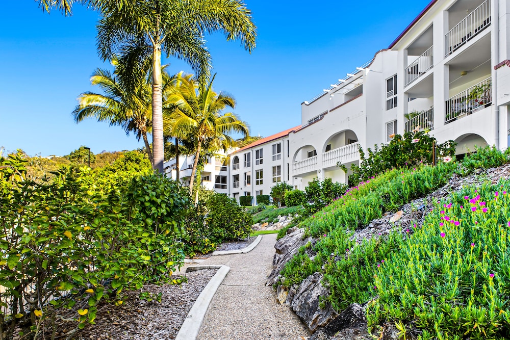 THE ISLANDER HOLIDAY RESORT 33/50