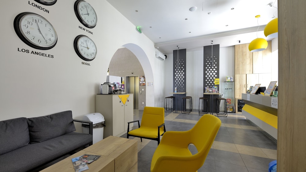 The Hive Party Hostel 52/65