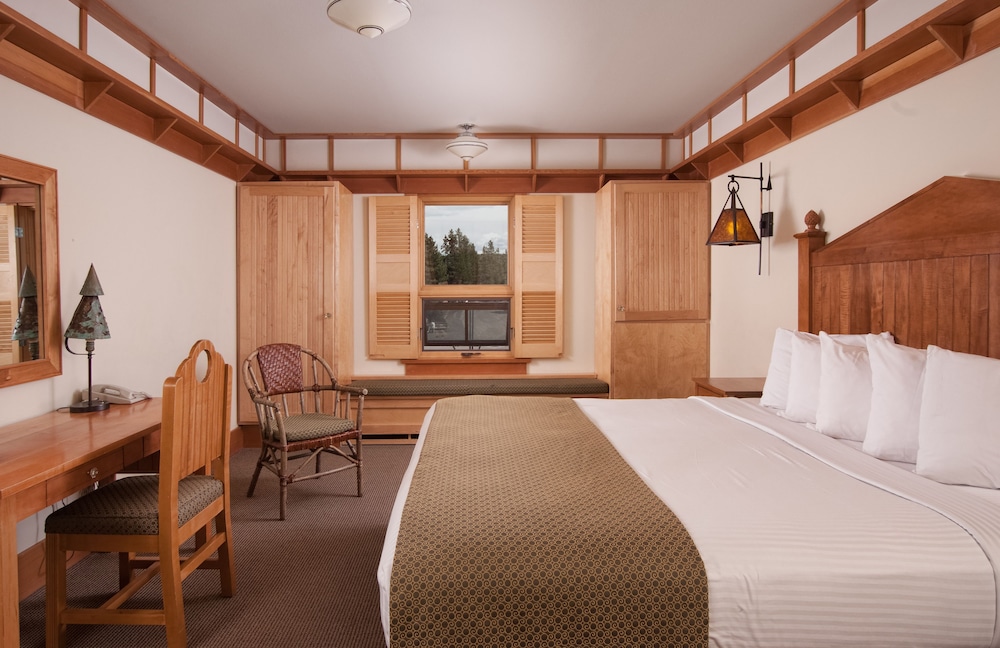 Old Faithful Snow Lodge & Cabins 15/37