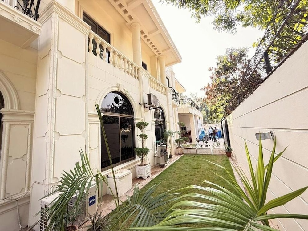 Rhodium Elite Hotel 56/56