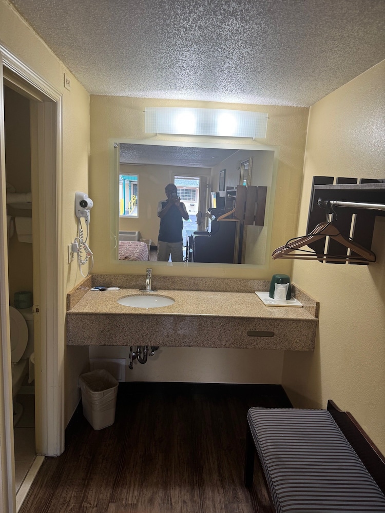 Somatel Goodlettsville Hotel 22/23