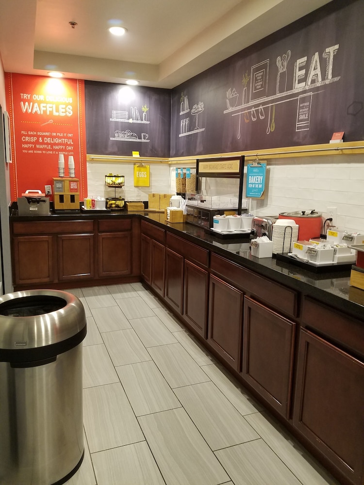 Hampton Inn Kansas City/Blue Springs 32/36
