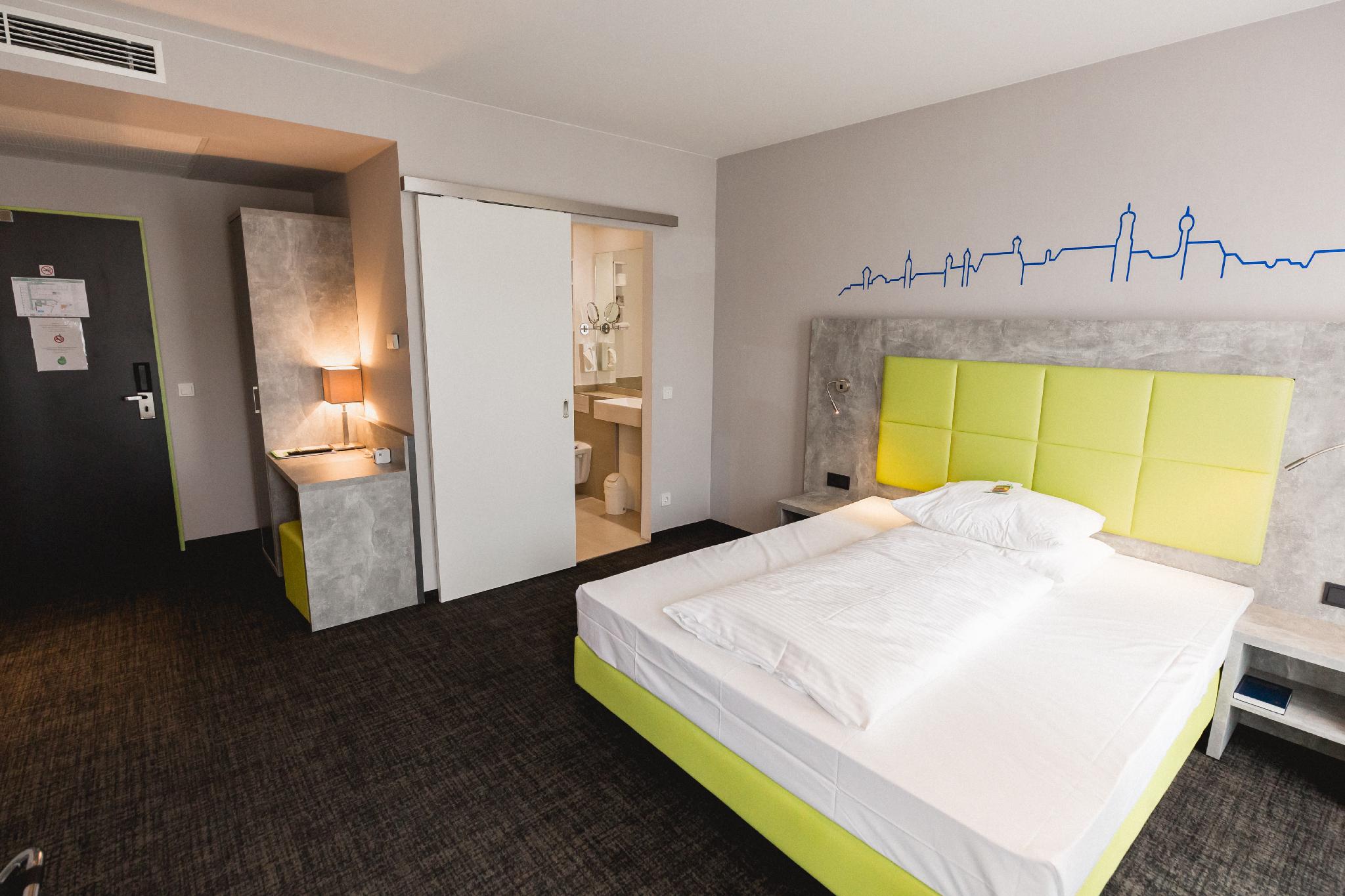 Type A, Deluxe, Twin Beds