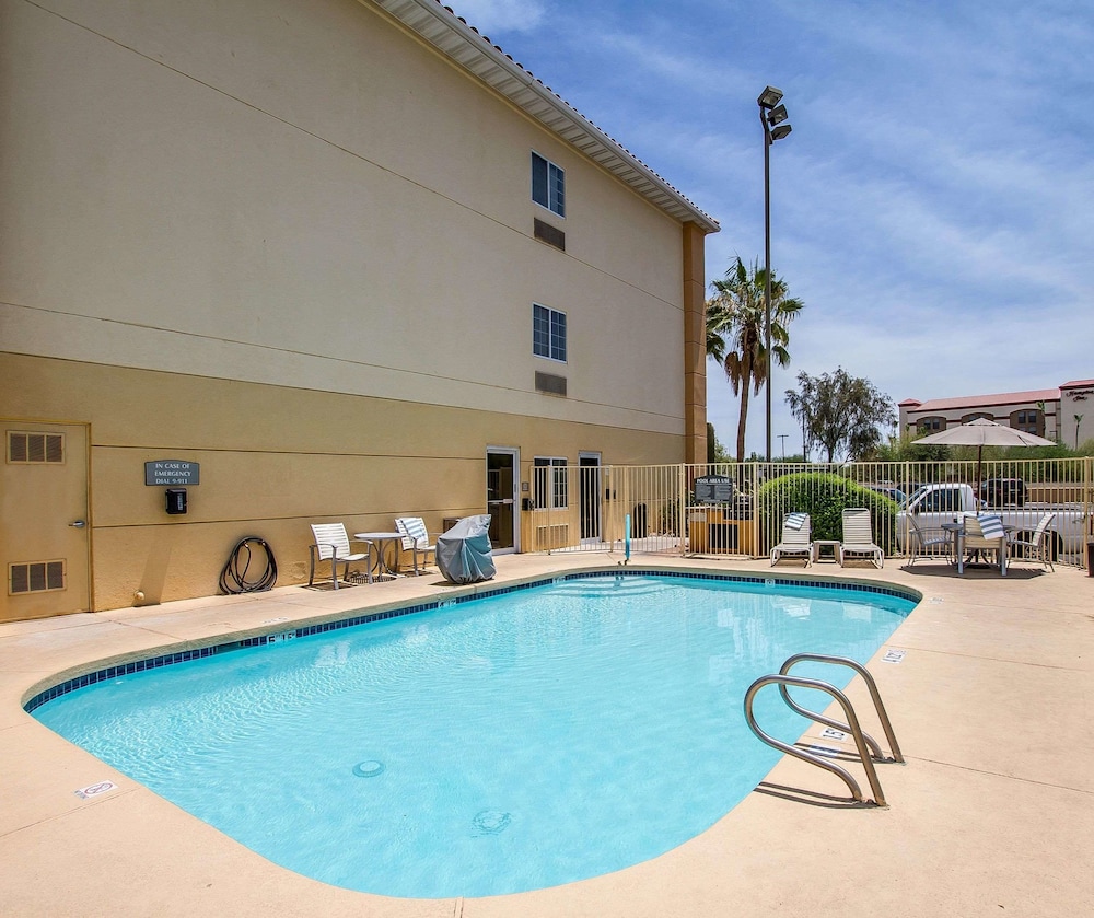 Comfort Suites Peoria Sports Complex 3/43