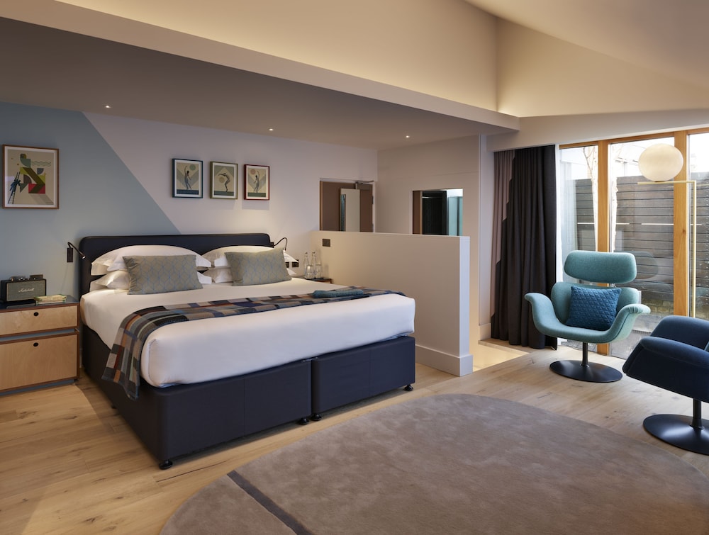 Marrable's Farringdon Hotel 12/36