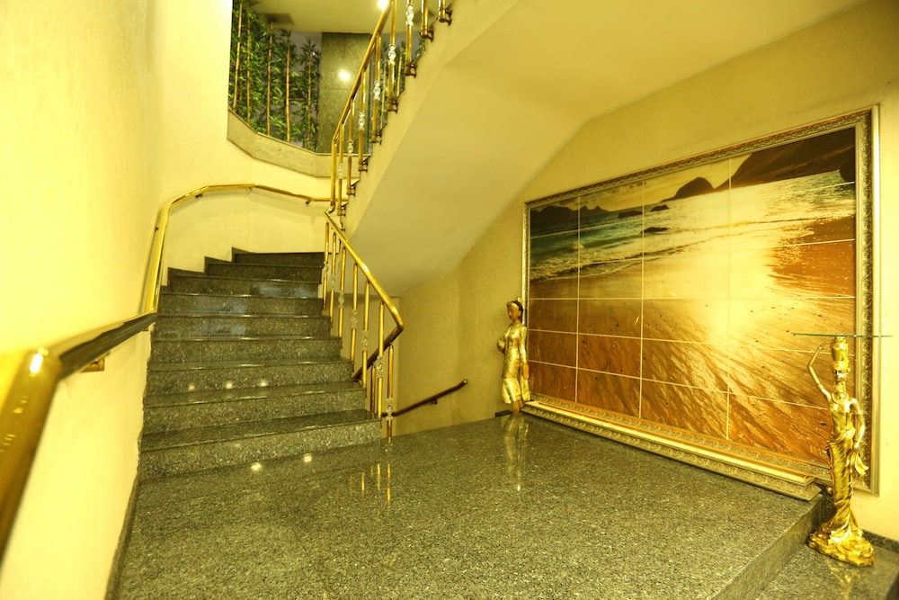 Prestige Hotel 33/49