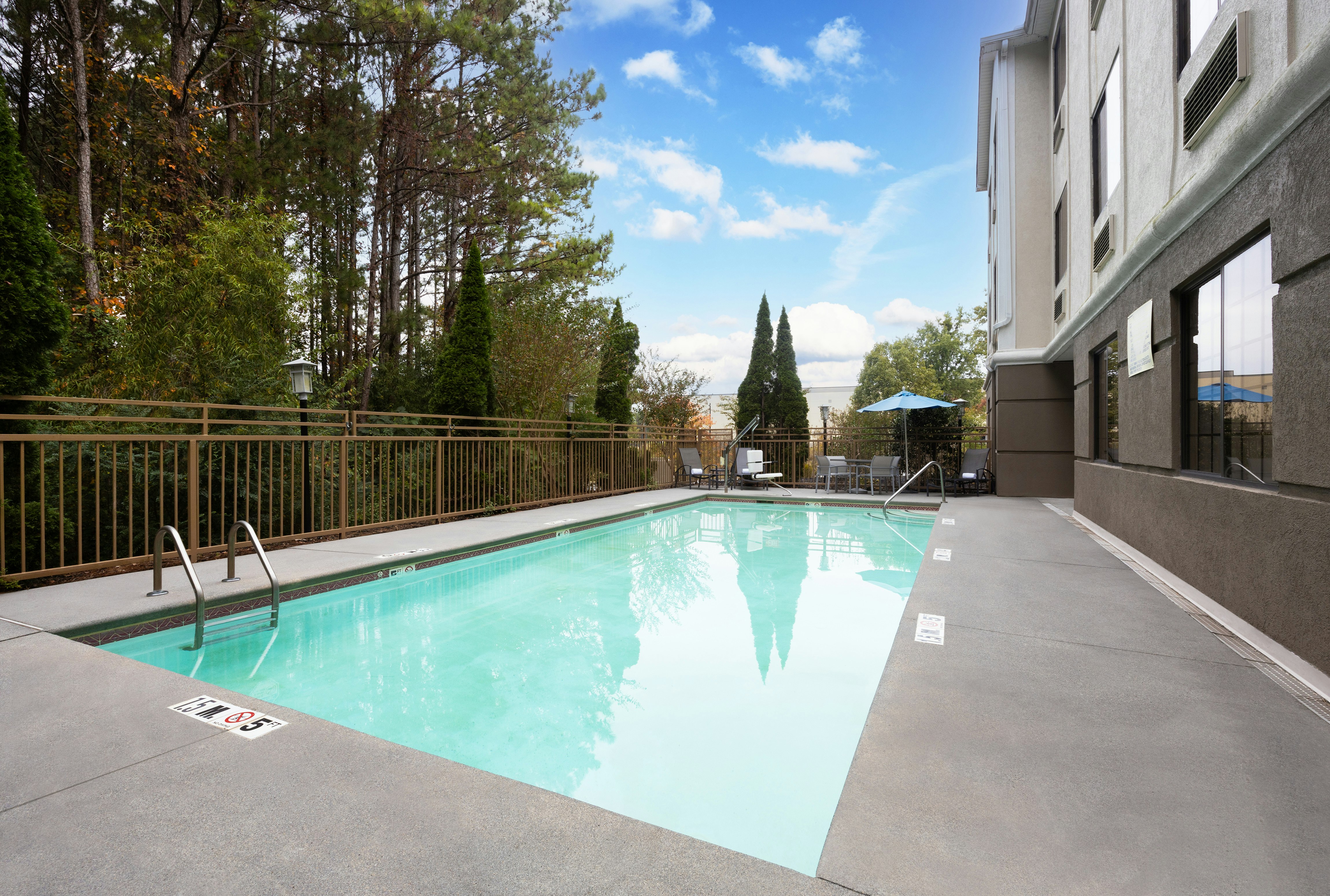 Holiday Inn Express Hotel and Suites ACWORTH - KENNESAW NORTHWEST 68/70