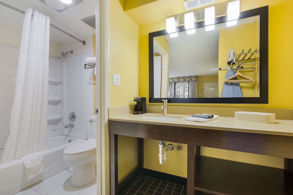 Quality Inn London North KY 41/44