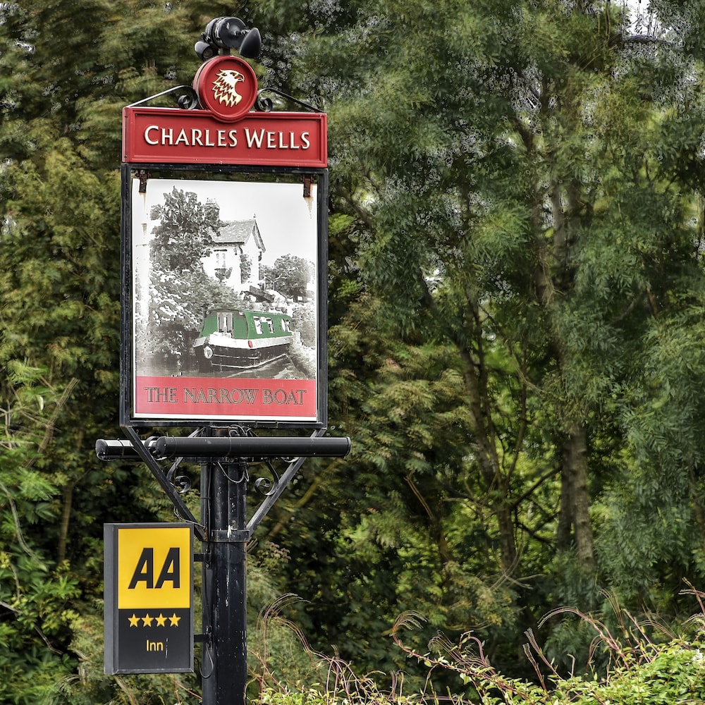 The Narrowboat At Weedon 30/52