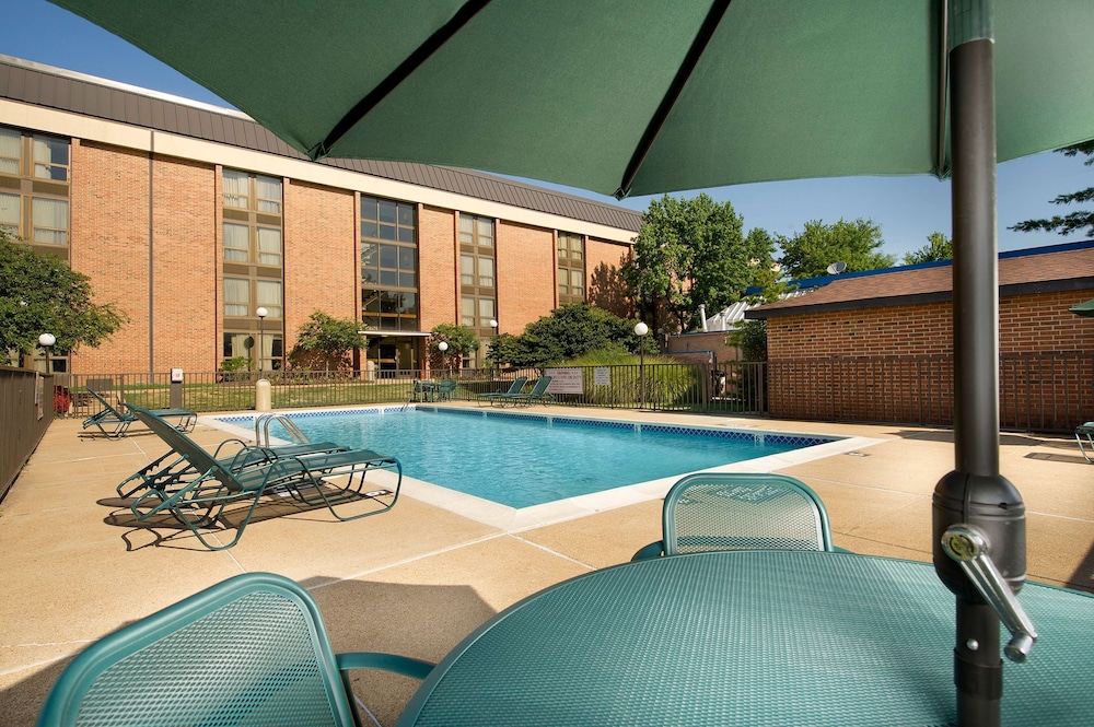Pear Tree Inn St Louis Airport 40/45