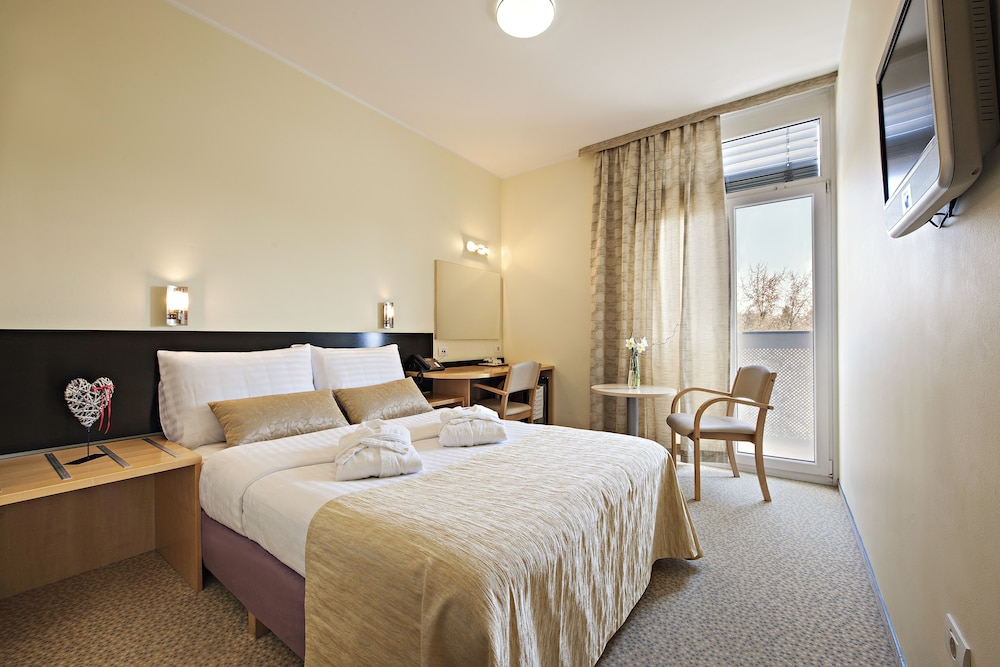 Radin Hotel 10/43