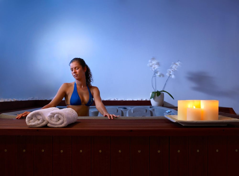 Katrin Suites - Adults Only 6/50