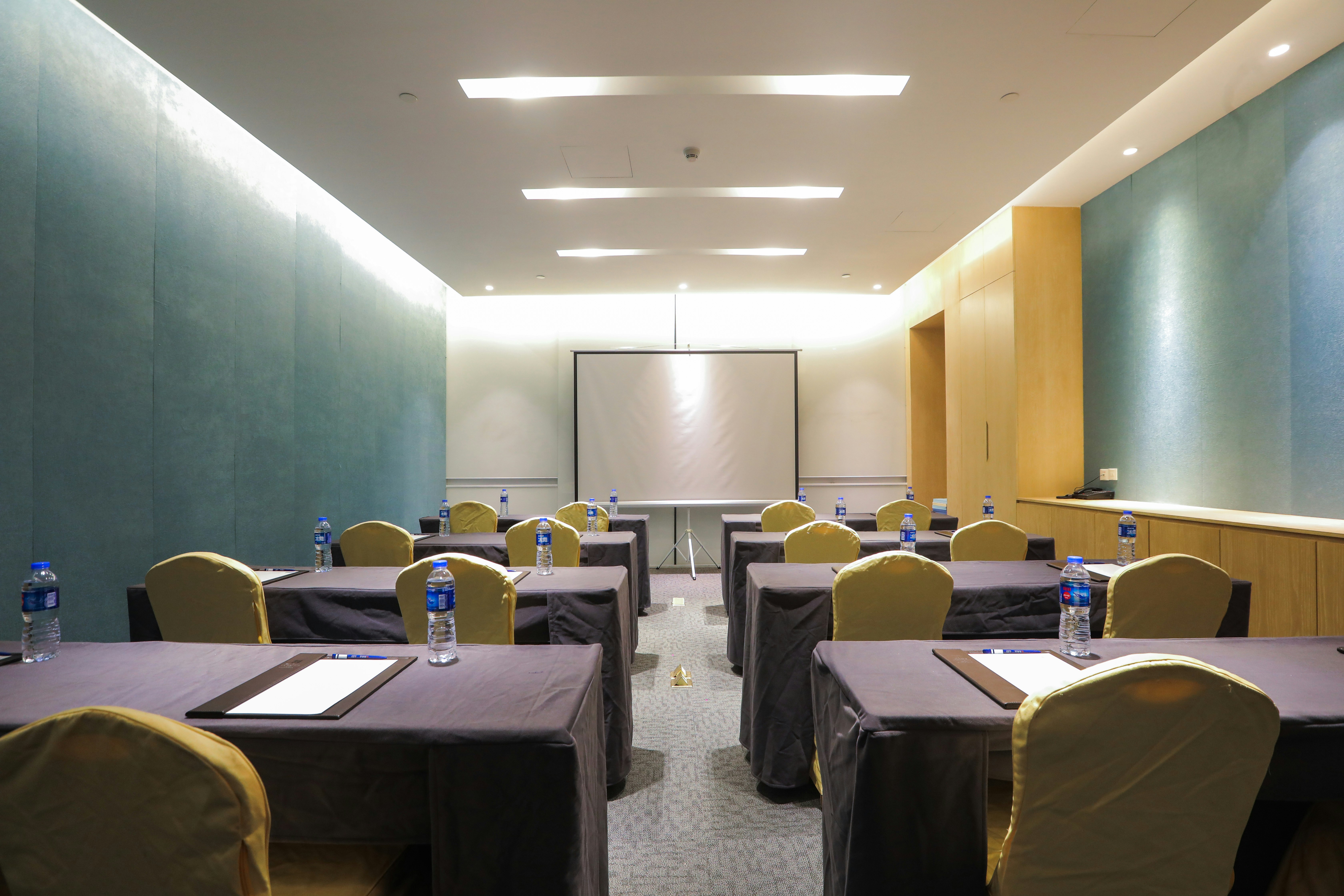 HOLIDAY INN EXPRESS SHANGHAI SONGJIANG FANGTA 48/50