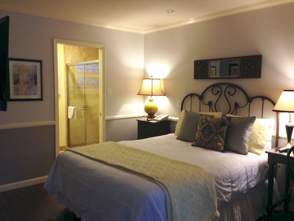 Apple Farm Inn 6/65