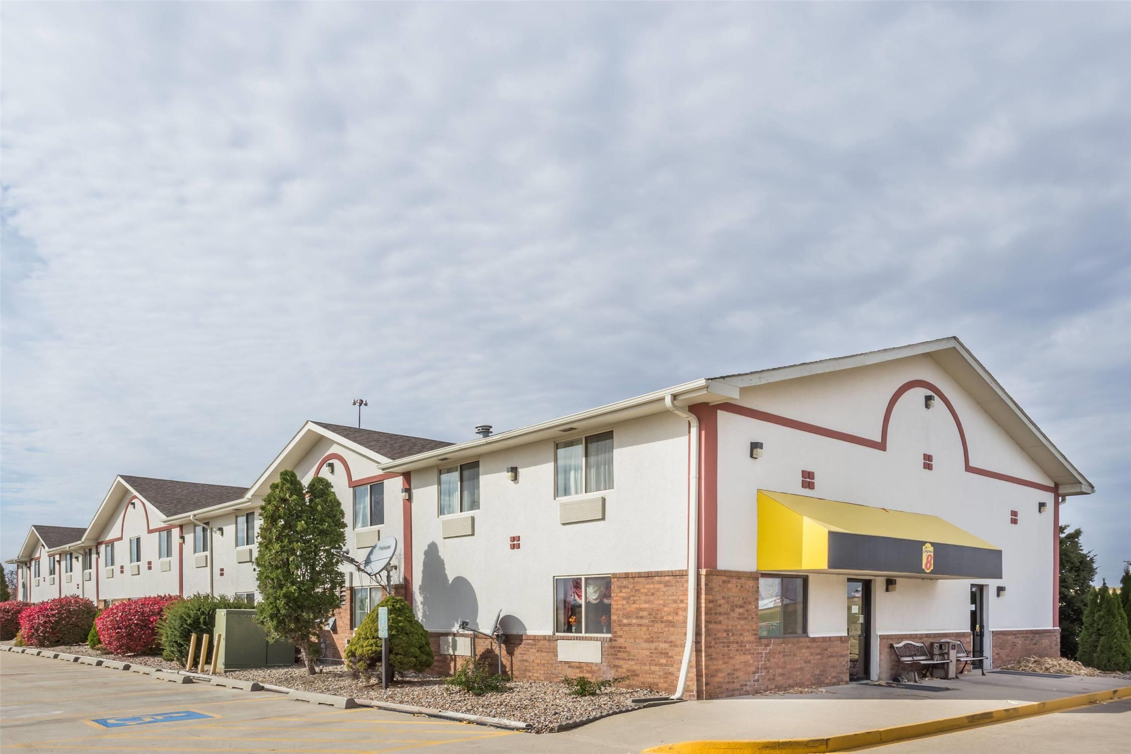 Super 8 by Wyndham Pontiac 3/25