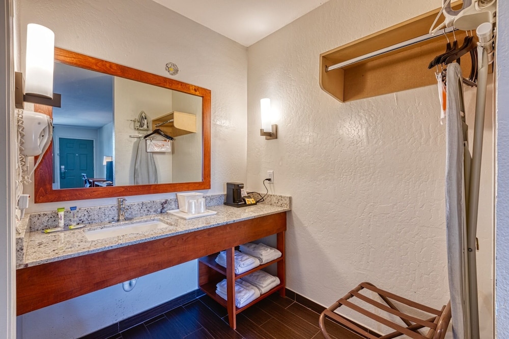 The Hotel Serene Glendale Peoria, Surestay Collection by BW 16/27