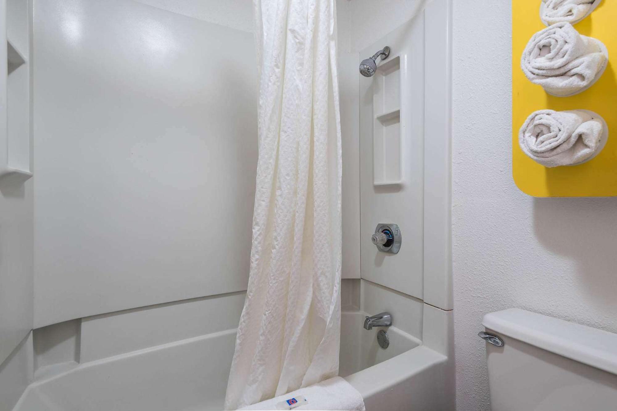 غرفة رباعية، Motel6 Bridgeview, IL 8/8