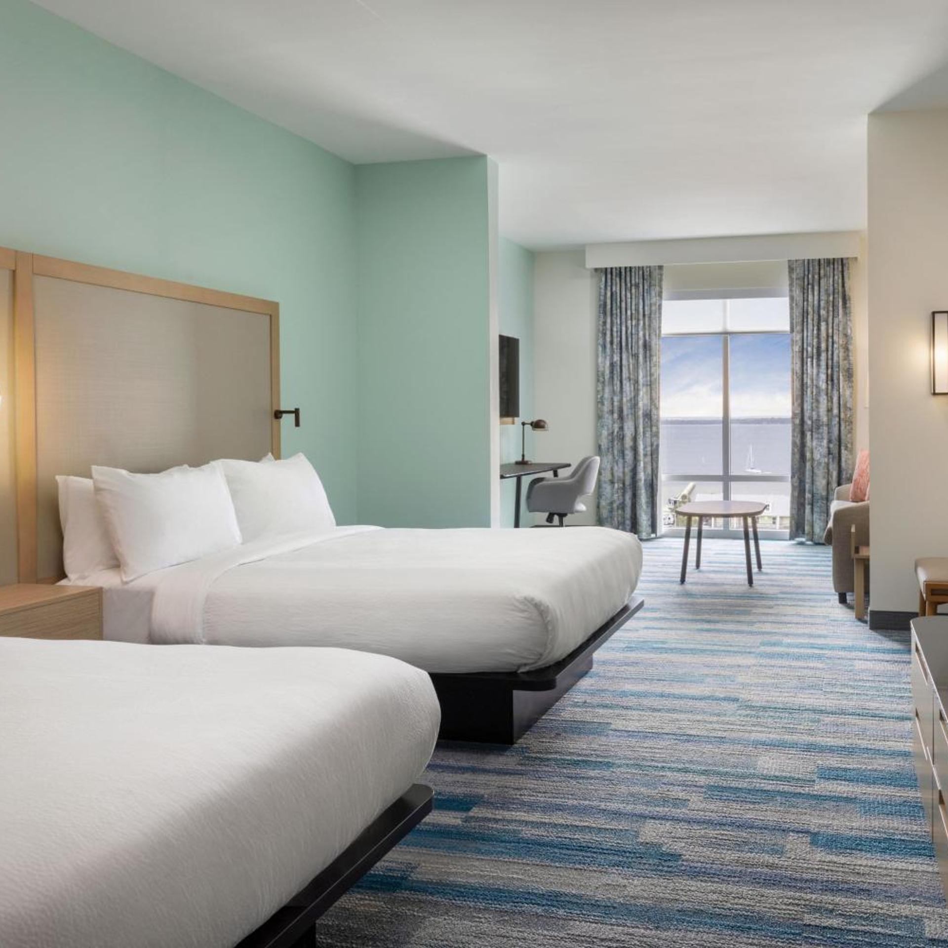 Suite, Queen Bed, Inland View, Sofa