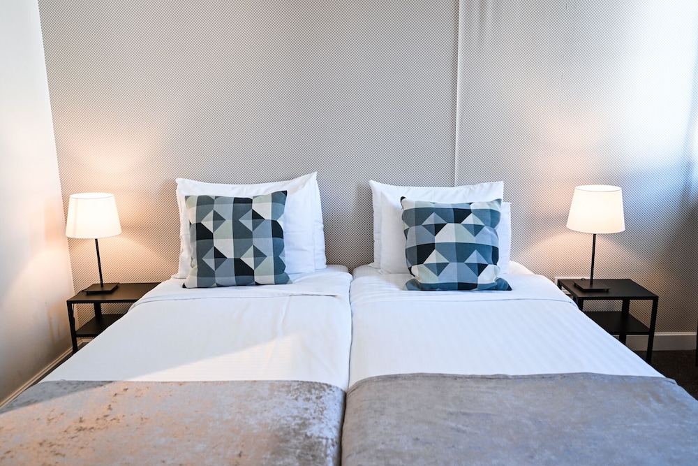 Le Petit Piaf Hotel 32/56