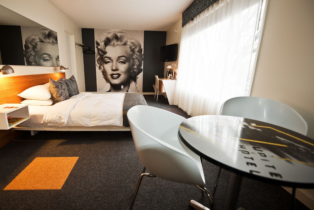 Jupiter Hotel 53/71