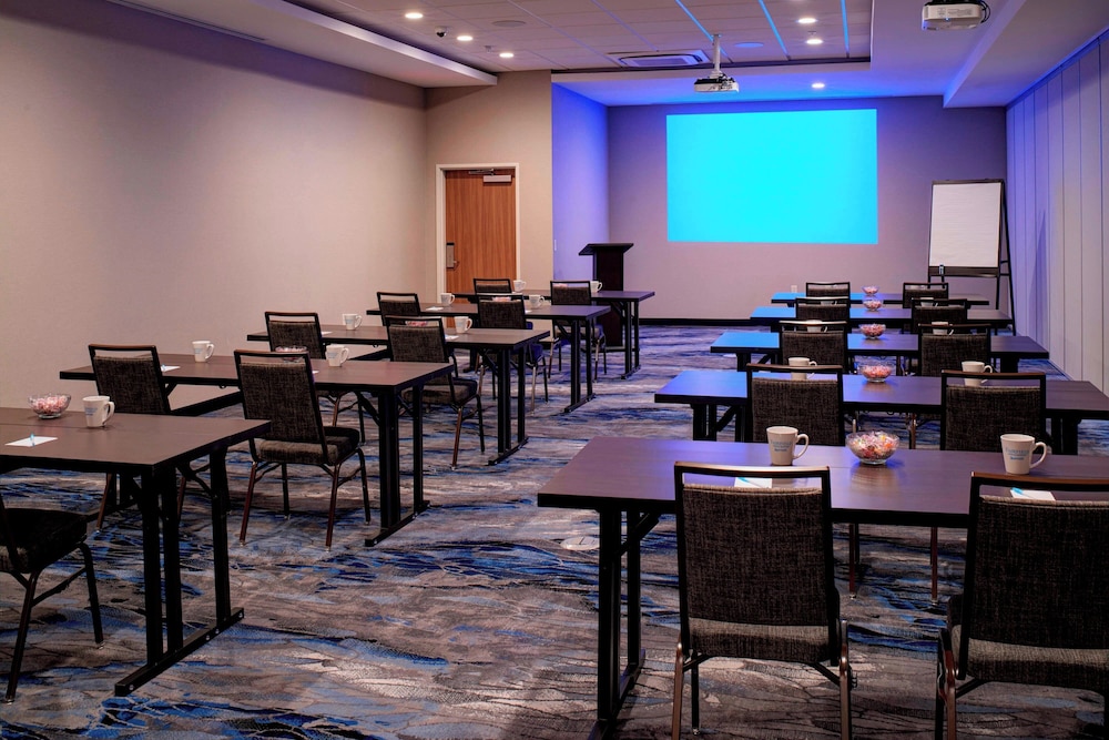 Fairfield Inn And Suites Columbus In 45/50