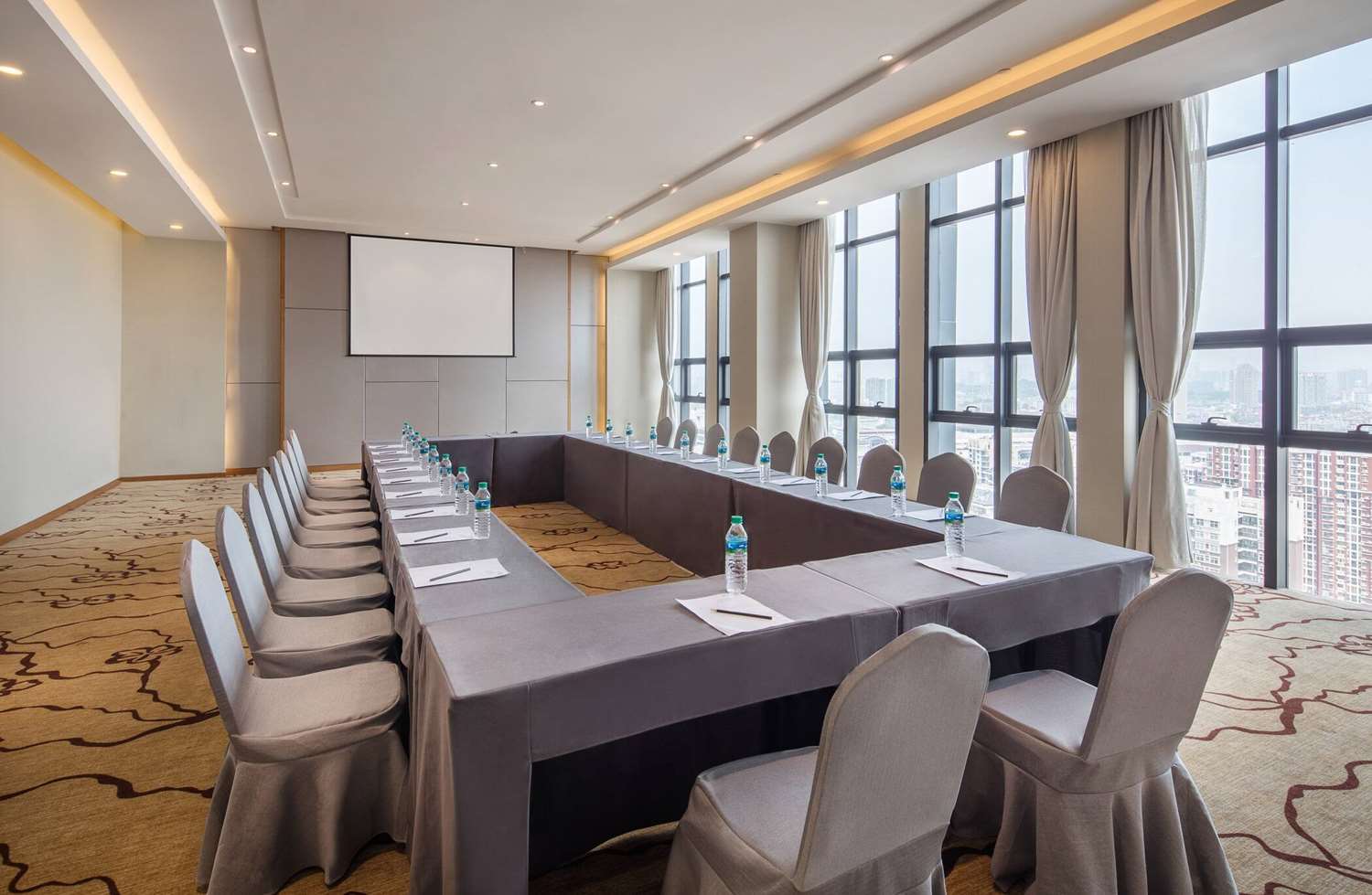 Ramada Encore by Wyndham Wuhan 38/42
