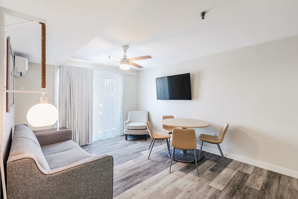 Grand Shores West 39/72