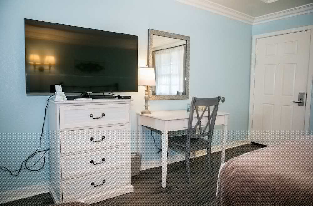 Sea Otter Inn 49/63