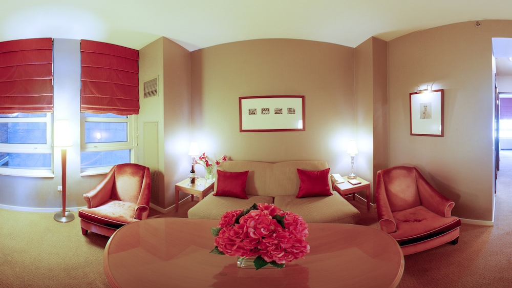 Hotel Giraffe 44/61