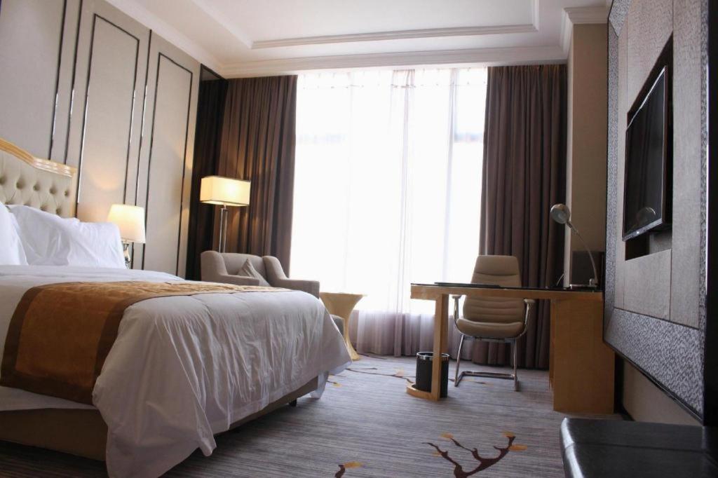 Golden Phoenix International Hotel 18/51