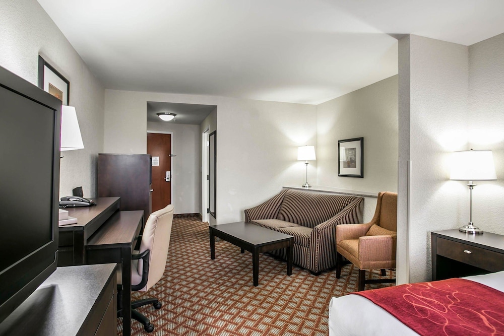 Comfort Suites Columbia Northeast Fort Jackson 33/52