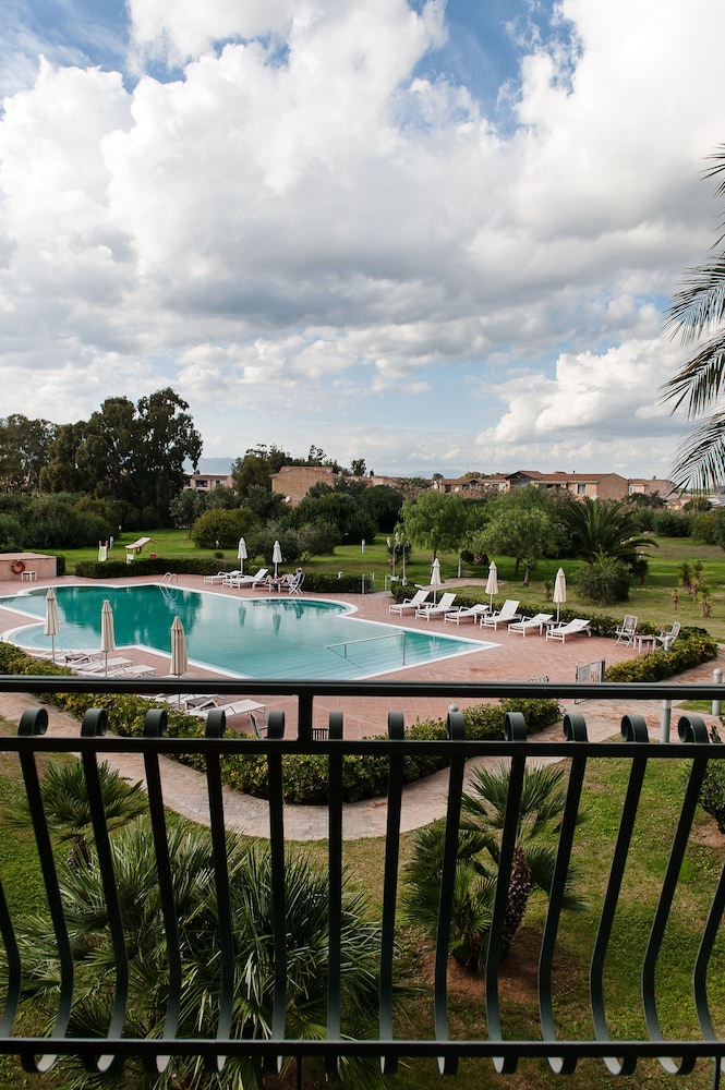 Hotel Santa Gilla 3/66