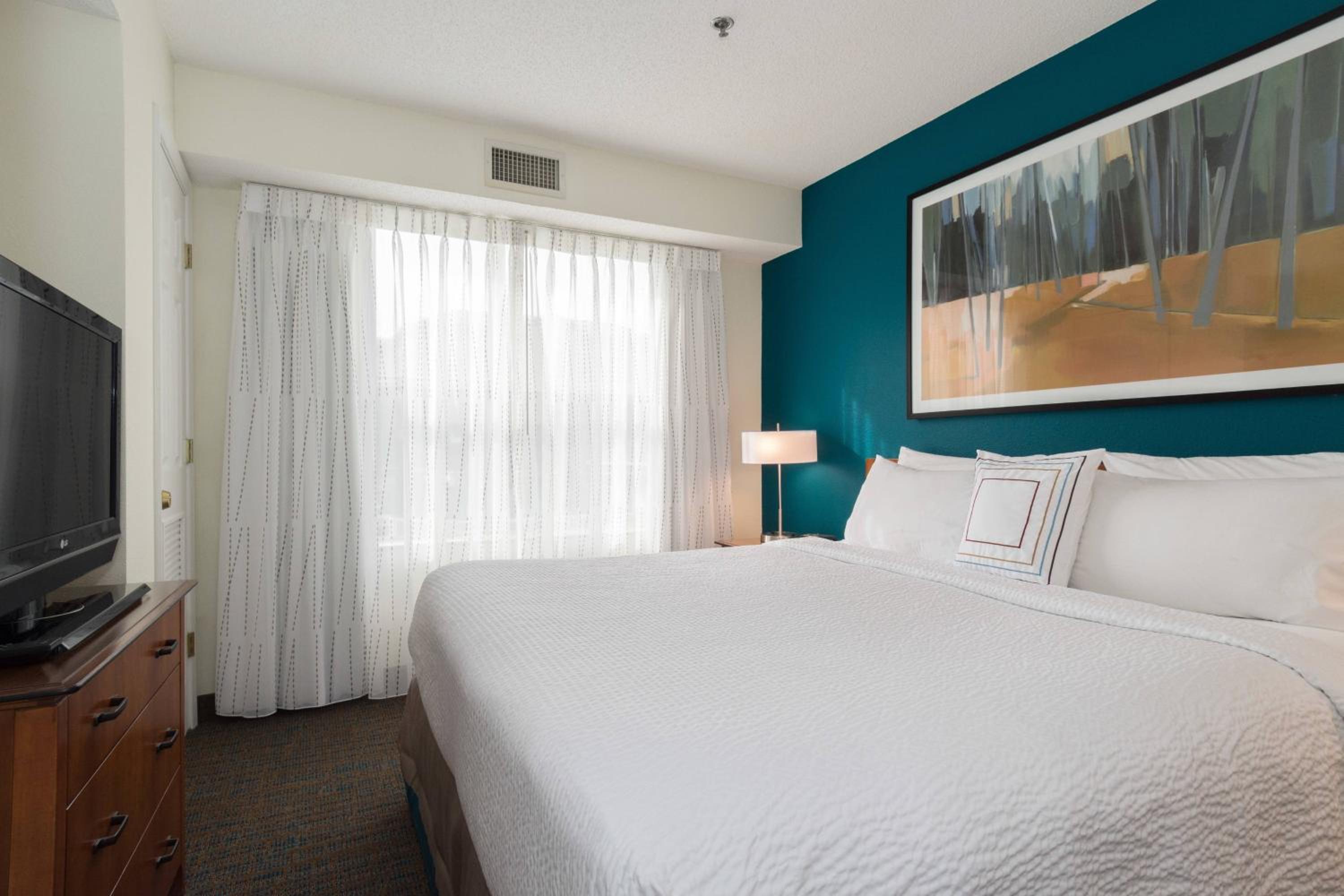 1 Bedroom, Suite, King Bed, Sofa