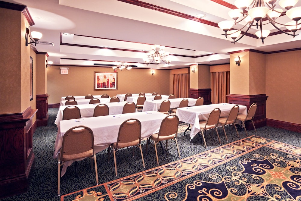 Holiday Inn Express Hotel & Suites Shawnee I-40 54/59