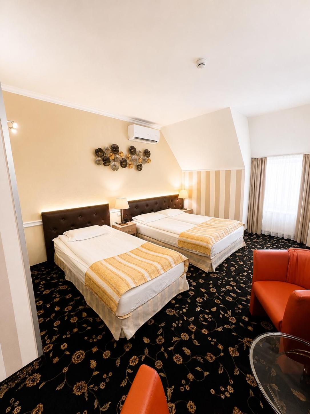 Room, Triple, Hotel Cheap 3/7