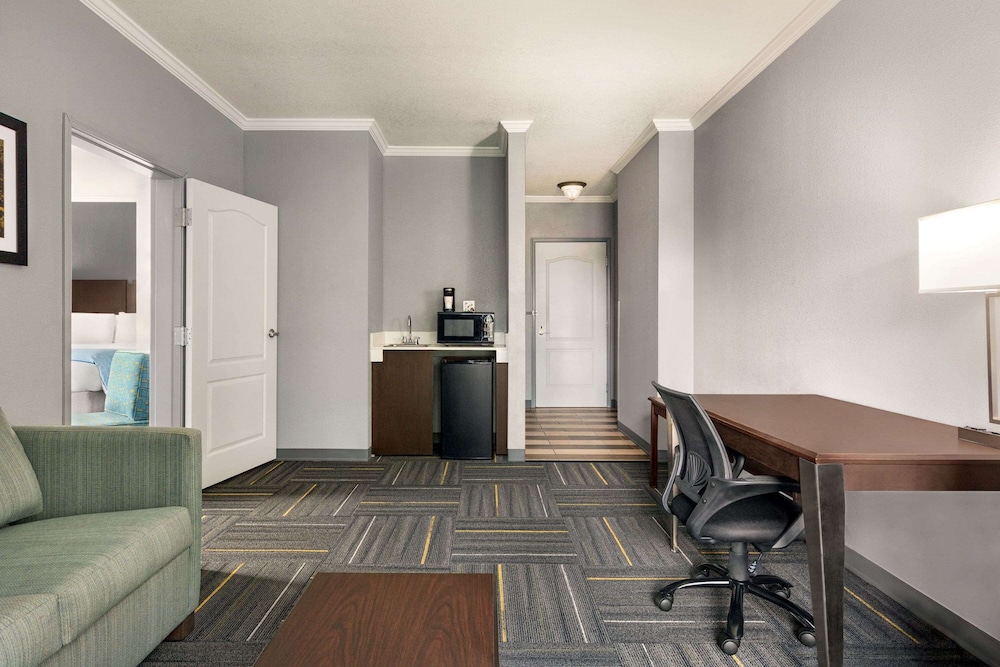 La Quinta Inn & Suites by Wyndham Dublin 47/67