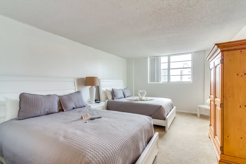 Ocean Reserve OceanView Sunny Isles Luxury Condos 13/50
